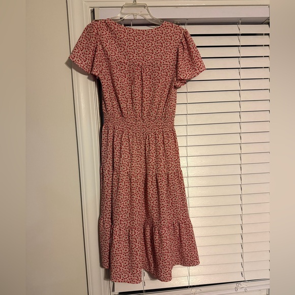 Pink floral tiered midi dress with V-neck and flutter sleeves - Picture 2 of 4